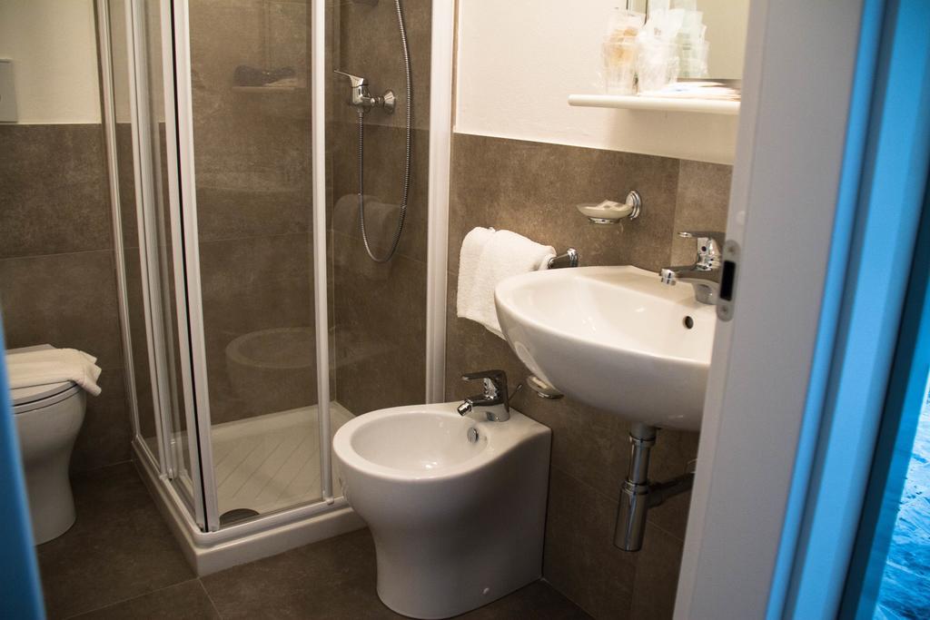Hotel Arianna Iseo Quarto foto