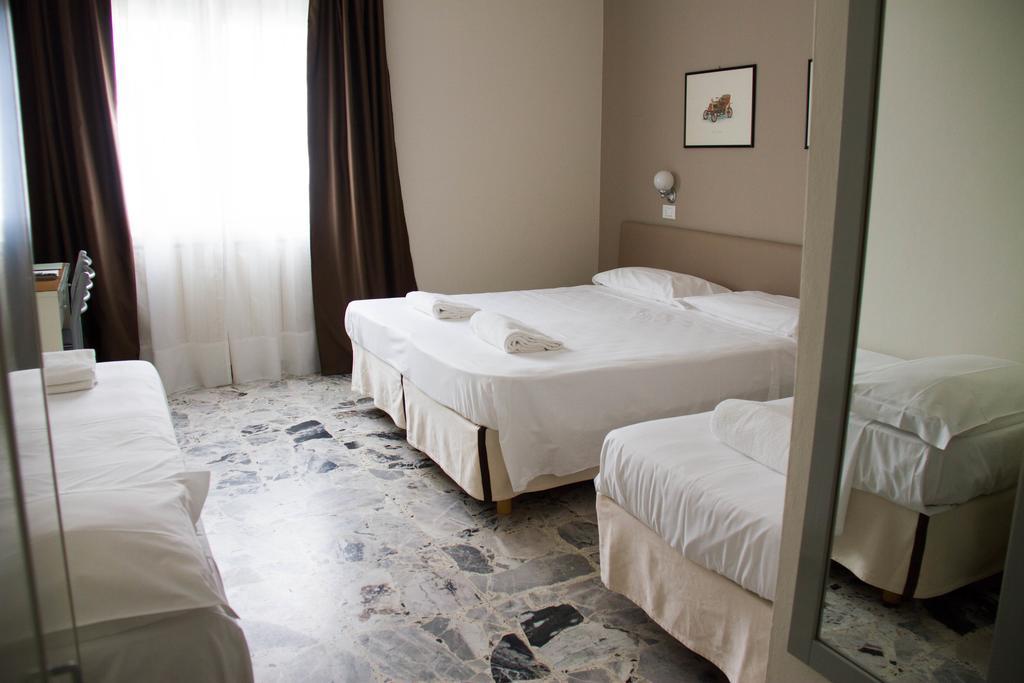 Hotel Arianna Iseo Quarto foto