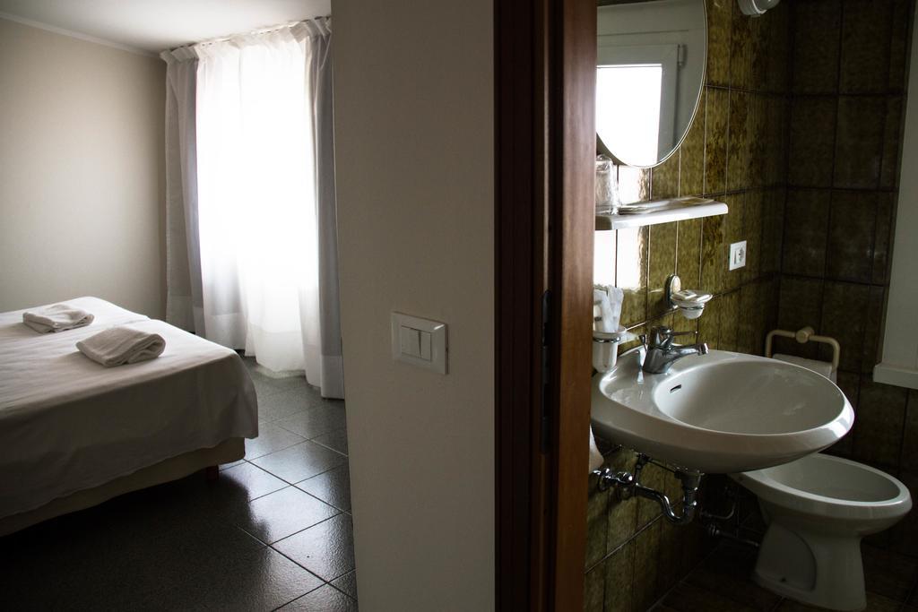 Hotel Arianna Iseo Quarto foto